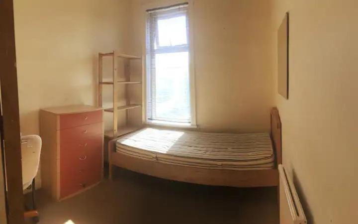 Single Room - Town & University Nearby, 24H Bus, Airport-Linked Manchester Exterior photo
